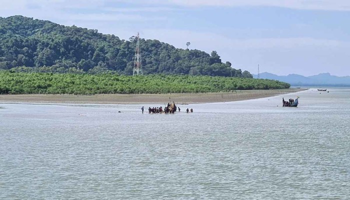 সীমান্তে গোলাগুলি: আতঙ্কে নাফ নদী ছেড়ে ফিরলেন জেলেরা