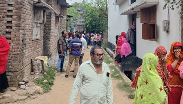 ​ছাত্রীর বাড়িতে মিলল নিখোঁজ গৃহশিক্ষকের বস্তাবন্দি মরদেহ
