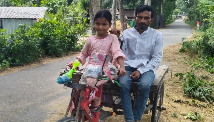 ভ্যানে বসেই কাটে লামিয়ার শৈশব