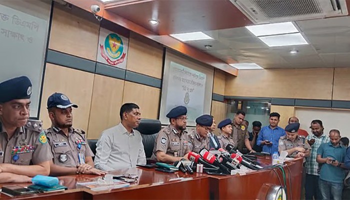 ​অপরাধীর রাজনৈতিক–সামাজিক পরিচয় দেখা হবে না: ডিএমপি কমিশনার