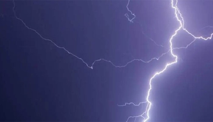 ​গৌরনদীতে বজ্রপাতে দুই শ্রমিকের মৃত্যু