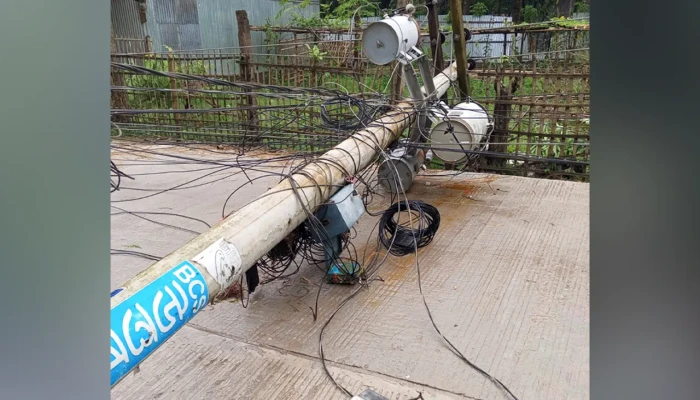 অন্ধকারে গাইবান্ধার ১০ গ্রাম: ৪ দিনেও নেই বিদ্যুৎ