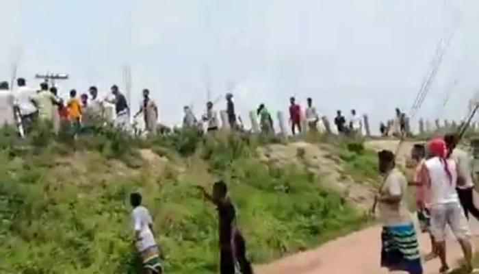 গরুর হাট ইজারা নিয়ে সংঘর্ষ, ৩ টেটাবিদ্ধসহ আহত ১২