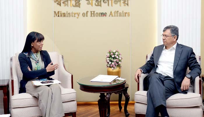 ​রোহিঙ্গা সংকট সমাধানে আন্তর্জাতিক সহযোগিতা চাইলেন স্বরাষ্ট্রমন্ত্রী