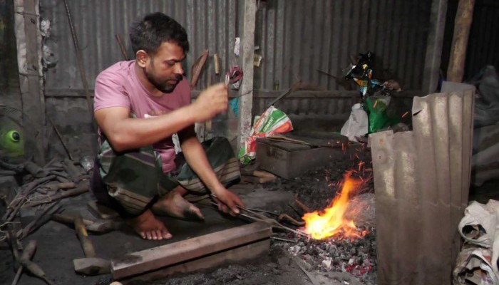 দা-বঁটি-ছুরি তৈরি ও বিক্রির ধুম