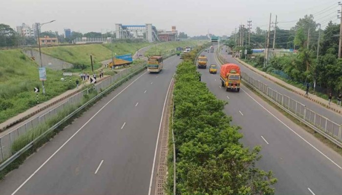 এক্সপ্রেসওয়ে থেকে গরুর ট্রাক ছিনতাই