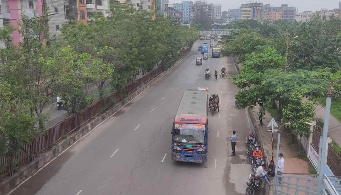 ঈদের টানা ছুটিতে ফাঁকা ঢাকা, নেই চিরচেনা যানজট