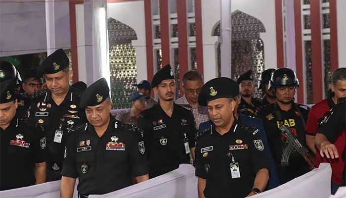 ​ঈদে দেশজুড়ে কঠোর নিরাপত্তায় র‍্যাব, বাড়ছে টহল ও নজরদারি