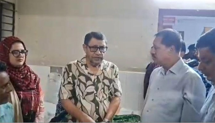 হঠাৎ উপজেলা স্বাস্থ্য কমপ্লেক্সে স্বাস্থ্যমন্ত্রী