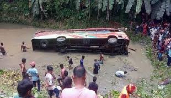 ঈদযাত্রায় রক্তাক্ত সড়ক : ছয় দিনে ৩৭ প্রাণহানি