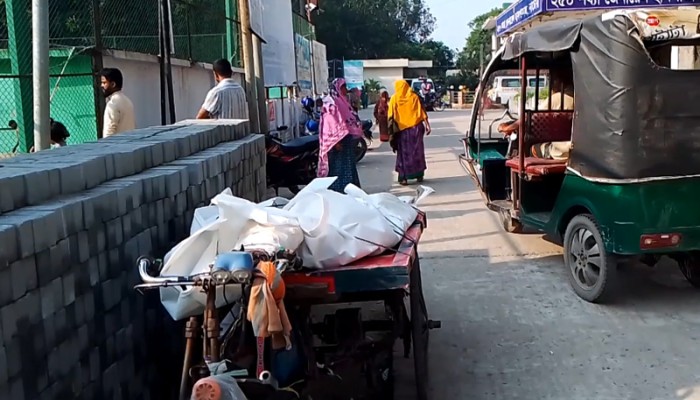 ট্রাকচাপায় মোটরসাইকেল আরোহী তিন যুবক নিহত