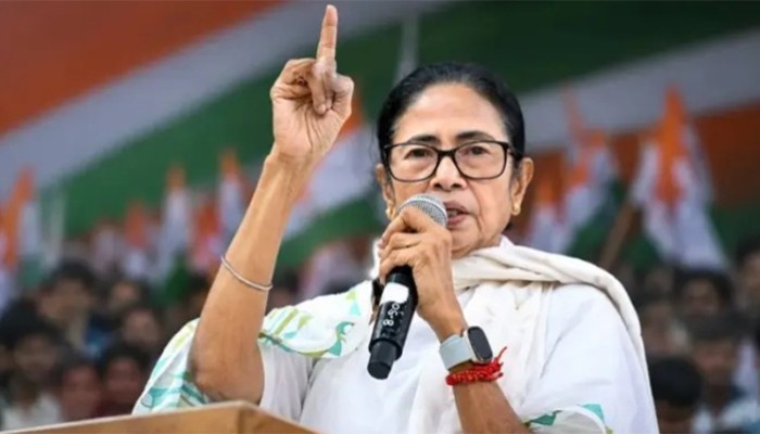 ​মমতার বিরুদ্ধে রাষ্ট্রদ্রোহ মামলা