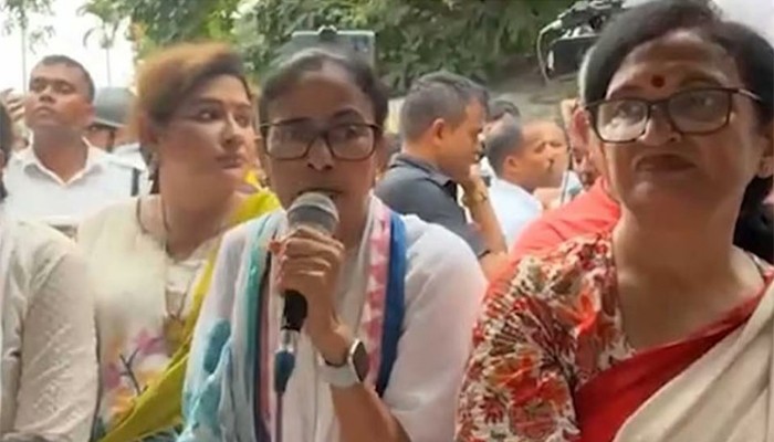 হাদি হত্যাকাণ্ড নিয়ে বক্তব্যের পর মমতার বিরুদ্ধে রাষ্ট্রদ্রোহ মামলা