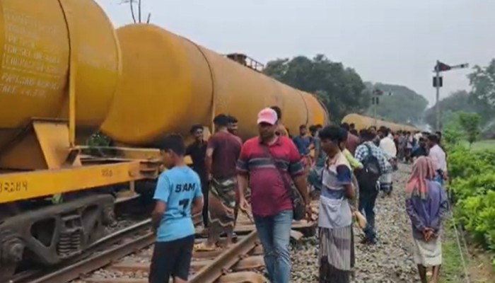 খুলনার সঙ্গে উত্তরবঙ্গের রেলযোগাযোগ বন্ধ