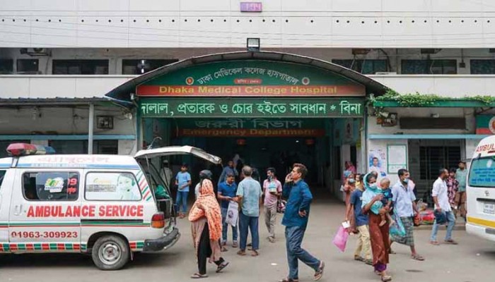 ঢামেক ইন্টার্ন চিকিৎসকদের অনির্দিষ্টকালের কর্মবিরতি