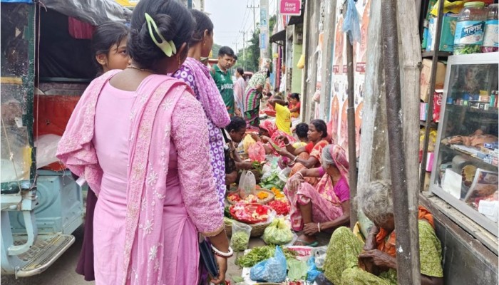 ভক্তির ফুলে তাদের বেঁচে থাকার লড়াই