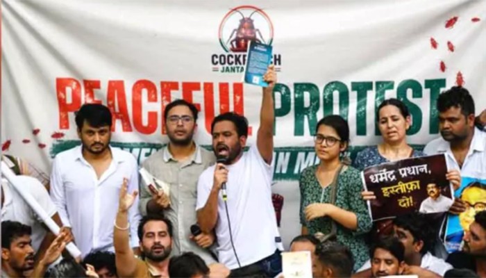 ​সরকারকে সাত দিনের আল্টিমেটাম দিলেন ককরোচপ্রধান