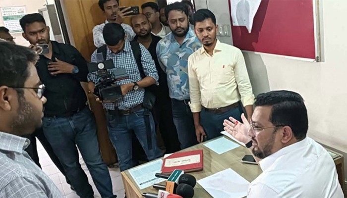 ​আকস্মিক পরিদর্শনে ভূমি প্রতিমন্ত্রী, সেবার মান নিয়ে অসন্তোষ