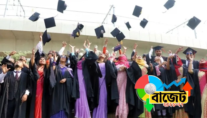 স্নাতক পর্যন্ত বিনামূল্যে মেয়েদের পড়াশোনা
