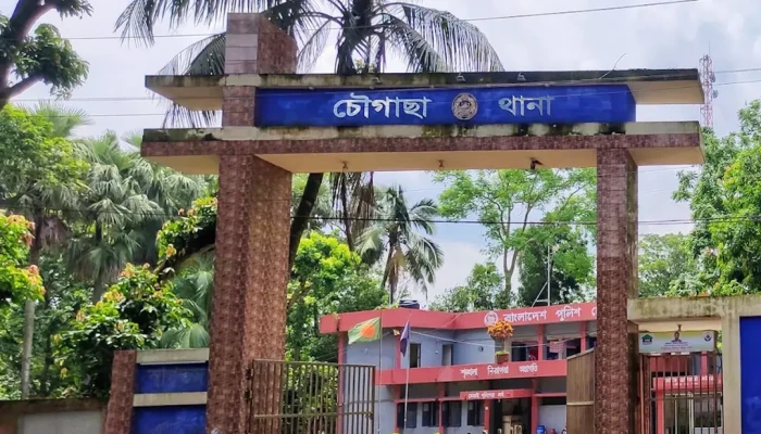 স্ত্রীকে গাছের সঙ্গে বেঁধে স্বামীকে কুপিয়ে হত্যা