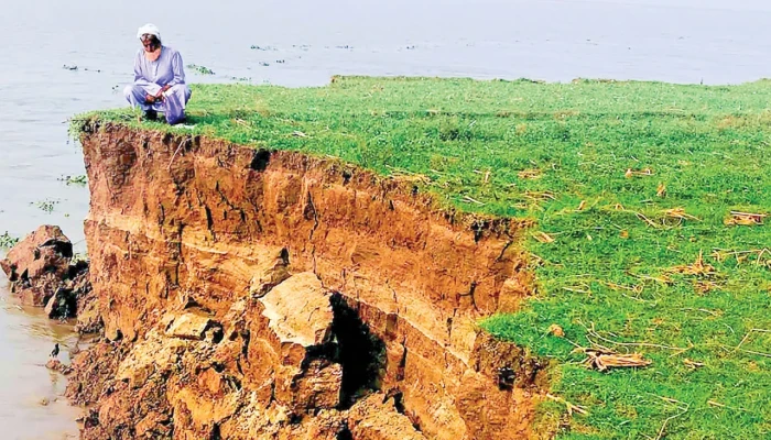 যমুনার ভাঙনে ভিটেমাটি হারিয়ে নিঃস্ব শত শত পরিবার