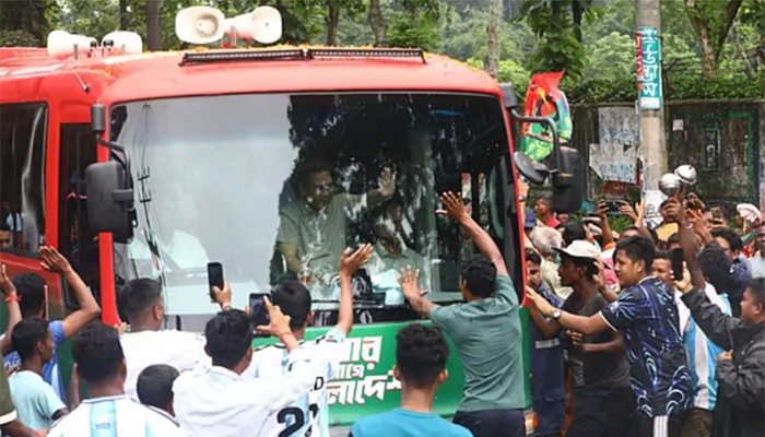 মৌলভীবাজারের পথে প্রধানমন্ত্রী