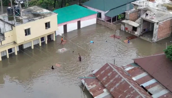 গাজীপুরে বৃষ্টির পানিতে বন্দি হাজারো পরিবার