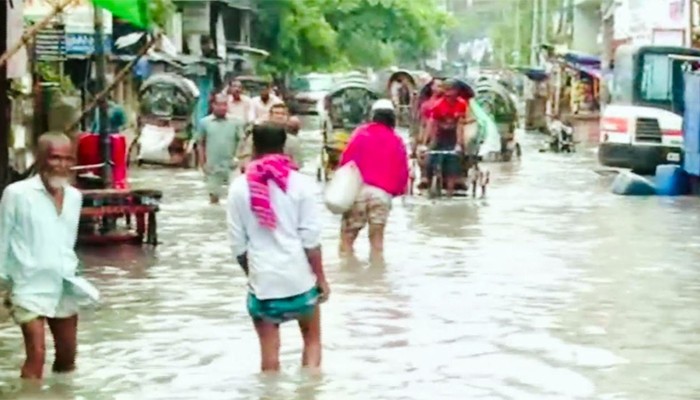 ​আধা ঘণ্টার বৃষ্টিতেই ডুবল চট্টগ্রাম, ভোগান্তিতে নগরবাসী