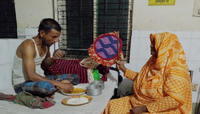 তীব্র লোডশেডিংয়ে বিপর্যস্ত হিলির জনজীবন