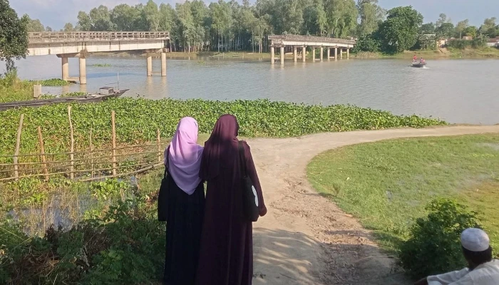 ভেঙে পড়ার ছয় বছরেও সংস্কার হয়নি সেতু