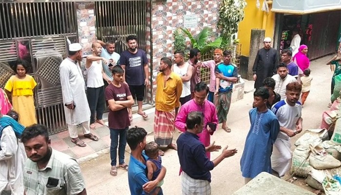 সেপটিক ট্যাংকে নেমে বিষাক্ত গ্যাসে চার শ্রমিকের মৃত্যু