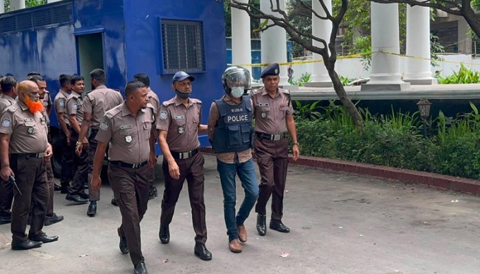 রামপুরায় দুজনকে হত্যা মামলায়  আসামি চঞ্চলকে ট্রাইব্যুনালে হাজির