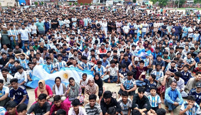 আর্জেন্টিনার জয়ে কুমিল্লার টাউন হল মাঠে হাজারো সমর্থকের উচ্ছ্বাস