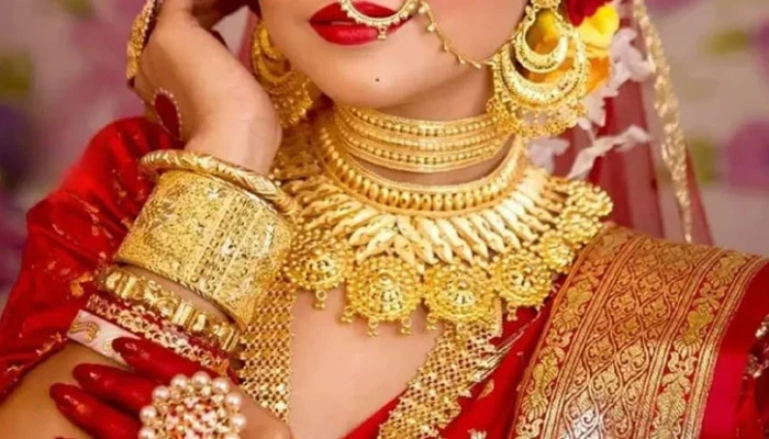স্বর্ণের দাম ভরিতে কমেছে ৩২৬৬ টাকা
