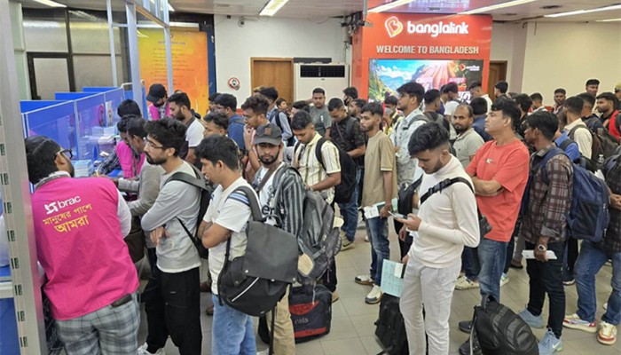 ​কম্বোডিয়ার সাইবার প্রতারকদের ডেরা থেকে ফিরলেন আরও ১০৯ বাংলাদেশি