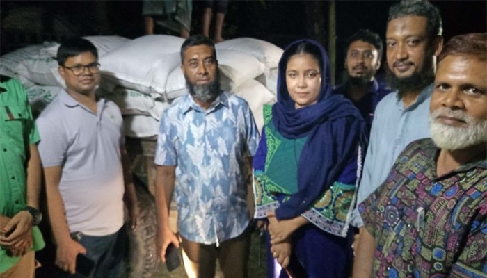 ​মহাদেবপুরে জামায়াত কর্মীর বাড়ি থেকে ৩০০ বস্তা সার উদ্ধার