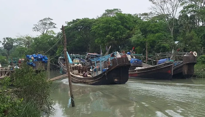 তিন দিন ধরে সাগরে ভাসছিল ১৭ জেলে