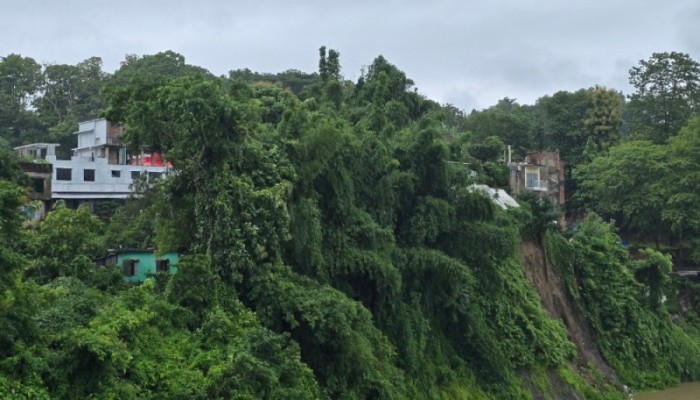 পাহাড় ধসের ঝুঁকিতে বান্দরবানের ৩০ হাজার পরিবার