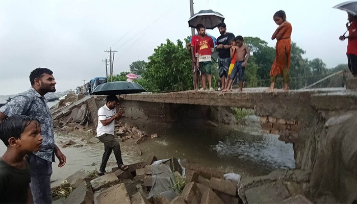 ​মিঠামইনে ঘাগড়া-কেওয়ারজোড় সংযোগ সড়ক ভেঙে জনদুর্ভোগ