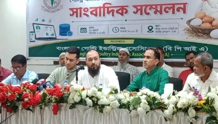 ​প্রতি ডিমে ৪ টাকা, মাসে ৫০০ কোটি লোকসান: দাবি খামারিদের