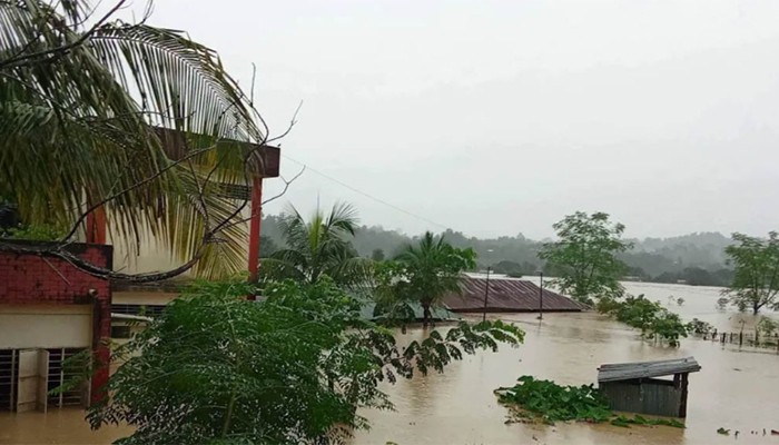 ​চার নদীর পানি বিপৎসীমার ওপরে, ১০ জেলায় বন্যার অবনতি