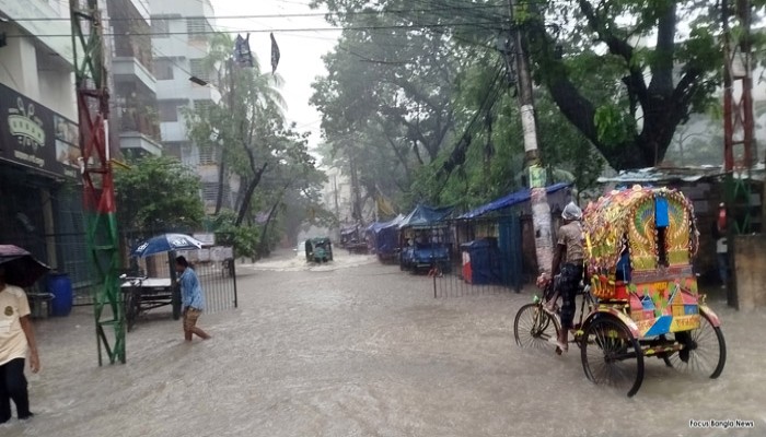 টানা বৃষ্টিতে ডুবলো রাজধানী