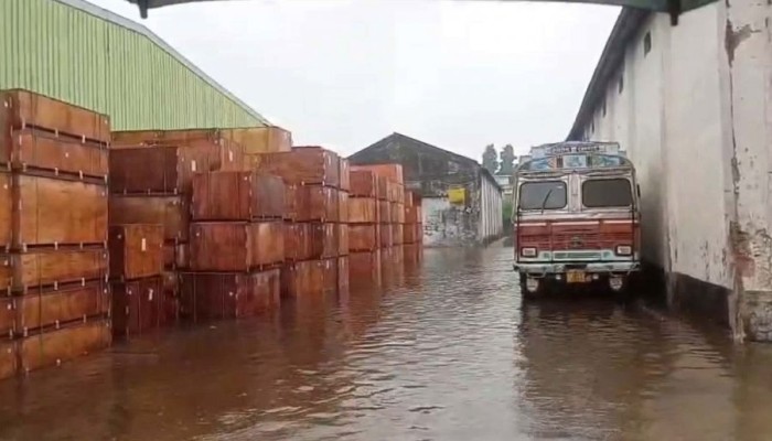 বৃষ্টির পানিতে ভাসছে কোটি কোটি টাকার পণ্য