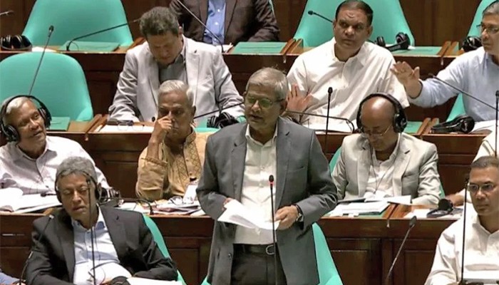 গণতান্ত্রিক রাষ্ট্রব্যবস্থা গড়ে তোলার ক্ষেত্রে জমির উদ্দিন ছিলেন আপসহীন