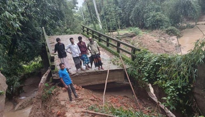 বান্দরবান-চট্টগ্রাম সড়ক যোগাযোগ স্বাভাবিক, রাঙ্গামাটিতে বিচ্ছিন্ন