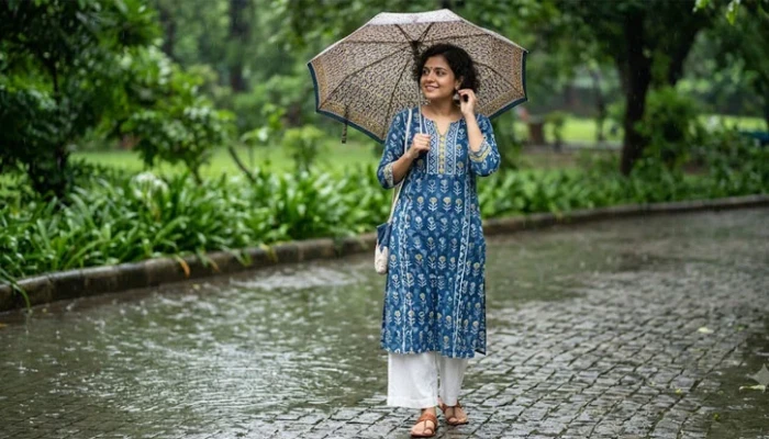 বর্ষায় পোশাকে থাকুক আরামের ছোঁয়া