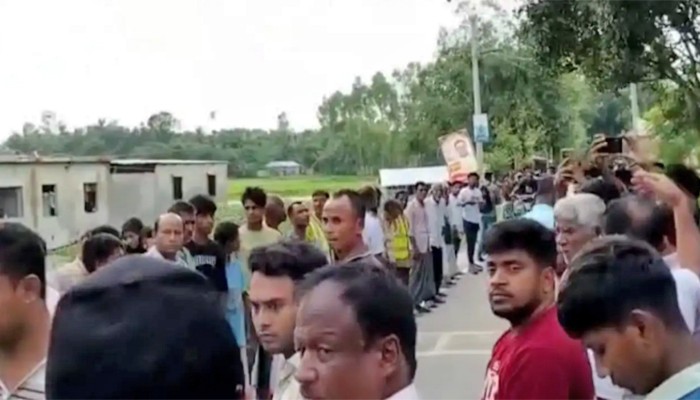 ​হরিদাসকে গ্রেপ্তারের প্রতিবাদে গাইবান্ধায় মানববন্ধন