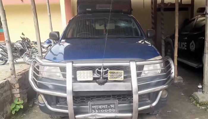 ​মসজিদের মাইকে ঘোষণা দিয়ে পুলিশের ওপর হামলা