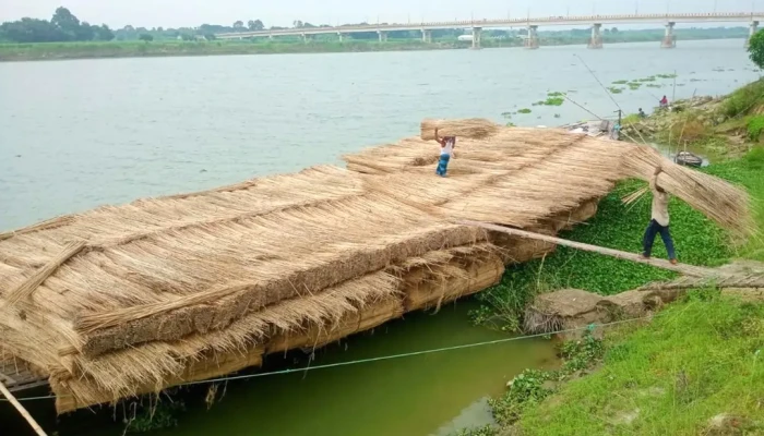 বেড়েছে পাটকাঠির কদর:  যাচ্ছে নারায়ণগঞ্জ-বরিশালে