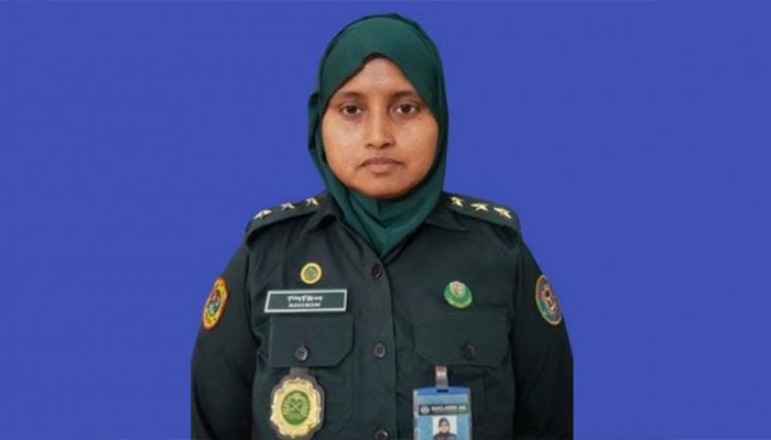 কারাগার থেকে নারী কয়েদির পলায়ন, জেলার বরখাস্ত